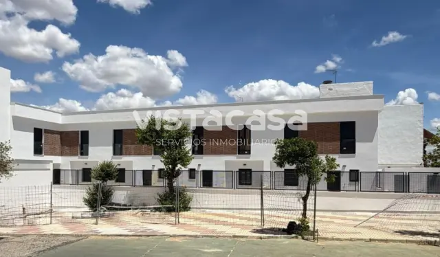 Casa adosada en venta en Instituto Blas Infante, El Viso del Alcor de 200.000 €