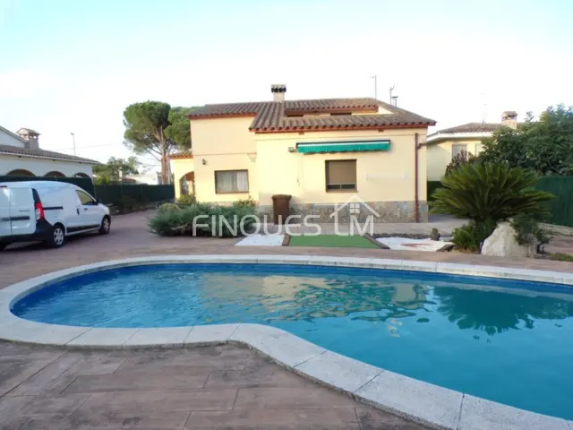 Casa en venta en Carrer de Lleida, cerca de Carrer d' Empúries, Santa Coloma de Farners de 520.000 €