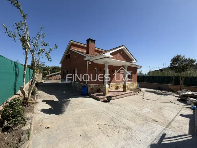 Casa en venta en Carrer del Consell de Cent, 1, Urbanitzacions Niàgara Parc-Àgora Parc-Roca-Rossa (Tordera) de 325.000 €