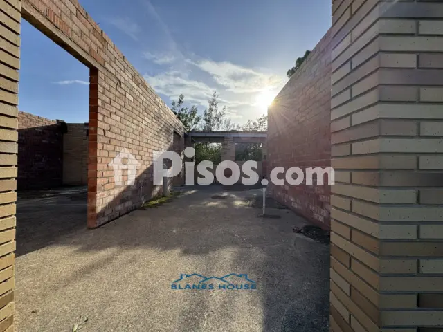 Casa en venta en Carrer de l'Arboç, Riudarenes de 79.000 €