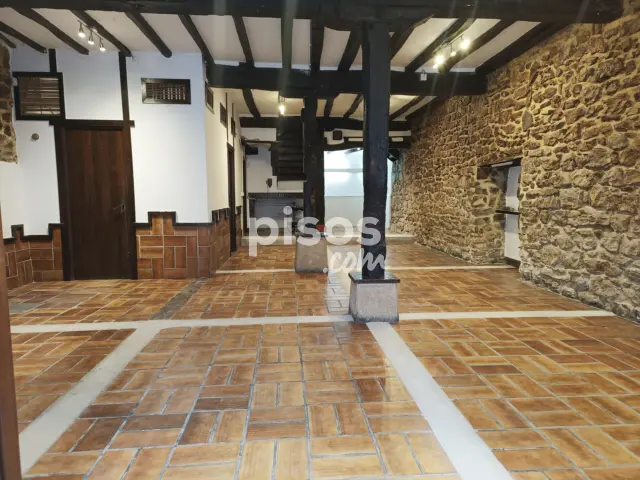 Local comercial en alquiler en Calle de Santxoenea, Erdialdea (Errenteria) de 700 €<span>/mes</span>