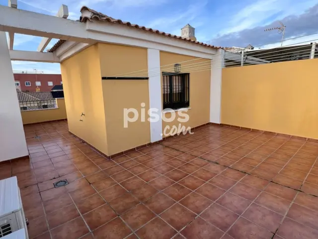 Casa en alquiler en Calle Leopoldo Alas 'Clarín', cerca de Calle Pío Baroja, Arco Norte-Avenida de España (Distrito Zona Centro. Dos Hermanas) de 1.200 €<span>/mes</span>