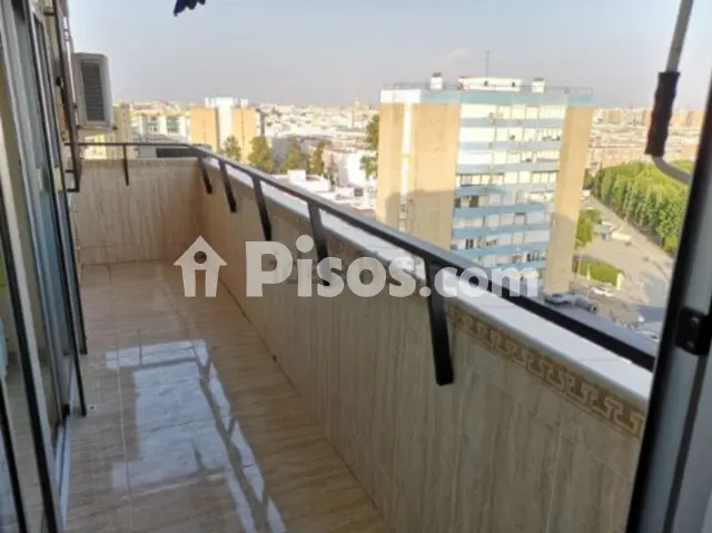 Piso en alquiler en Calle San Vicente de Paul, Zona Ronda de Triana-Cartuja (Distrito Triana. Sevilla Capital) de 1.050 €<span>/mes</span>