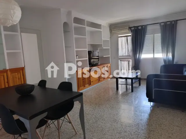 Piso en alquiler en Plaza de España, Centro-Doña Mercedes (Distrito Zona Centro. Dos Hermanas) de 850 €<span>/mes</span>