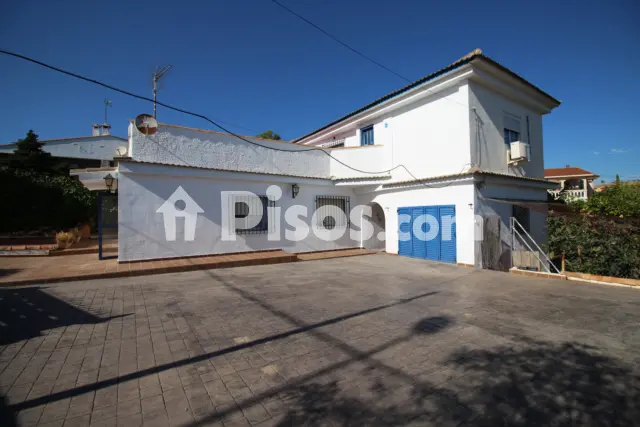 chalet-unifamiliar-en-venta-en-carrer-lloma-molina-en-catadau-por-200-000