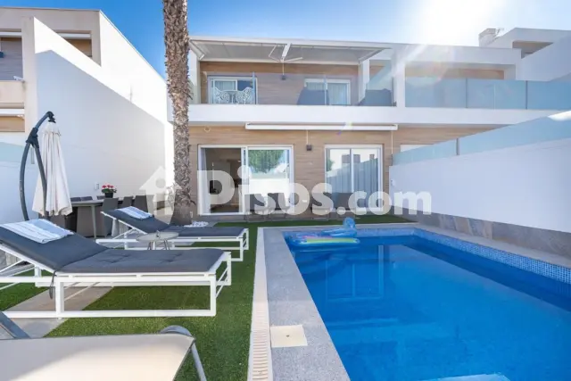 Chalet pareado en venta en Calle Julio Romero de Torres, Los Peñascos-El Salero-Los Imbernones (San Pedro del Pinatar) de 425.000 €