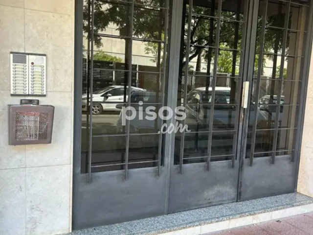 Piso en alquiler en Calle Doctor Ferran, Número 2, Oliveros-Altamira-Barrio Alto (Almería Capital) de 700 €<span>/mes</span>