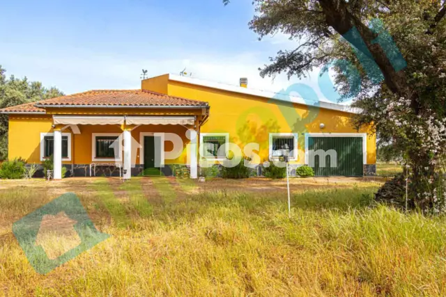 Chalet rústico en venta en Calle Diseminados El Corchito, Poblados Norte (Badajoz Capital) de 186.000 €