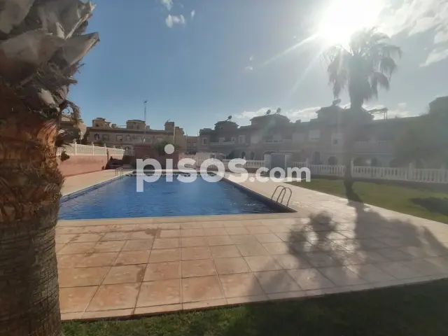 Chalet adosado en alquiler en Carrer Creta, 74, Gran Alacant (Santa Pola) de 1.100 €<span>/mes</span>