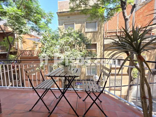 Piso en venta en Carrer de Calderón de la Barca, cerca de Carrer dels Agudells, El Carmel (Distrito Horta-Guinardó. Barcelona Capital) de 329.000 €