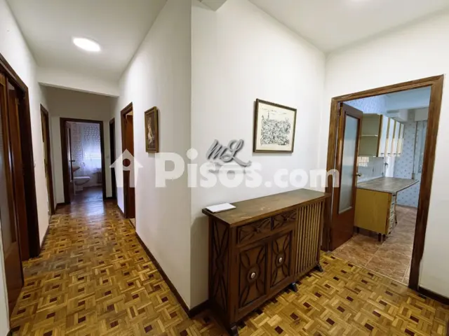 Piso en alquiler en Calle de Burdeos, Palomarejos (Distrito Zona Nueva. Toledo Capital) de 320 €<span>/mes</span>