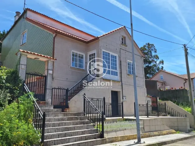 Casa en venta en Calle de la Rosa, Carril (Casco Urbano). Municipio de Vilagarcía de Arousa de 250.000 €