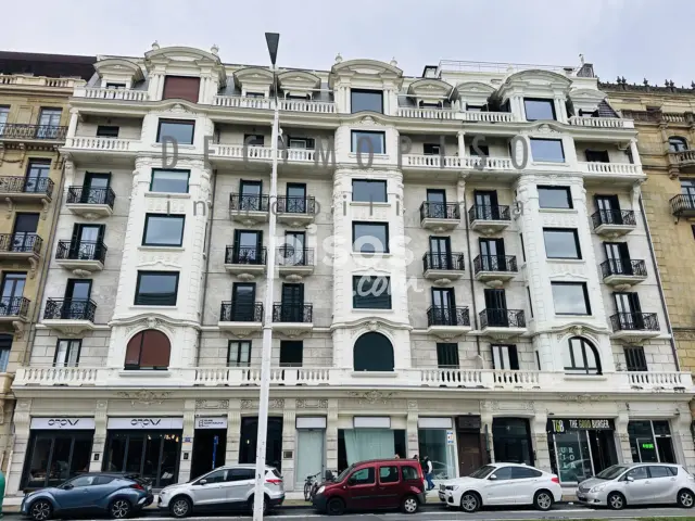 Piso en venta en Avenida de Zurriola, Gros (San Sebastián - Donostia) de 850.000 €
