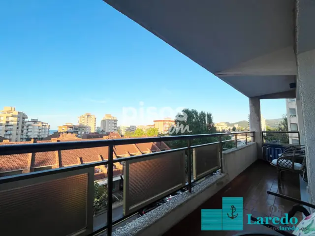 Piso en alquiler en Calle Ever, Número 1, Zona Playa (Laredo) de 5.050 €<span>/mes</span>