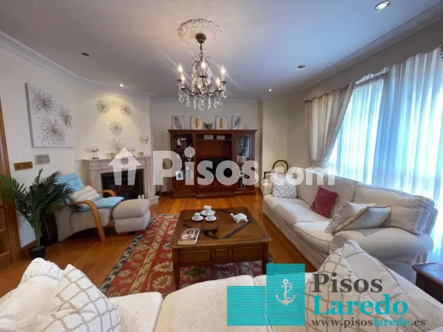Chalet en venta en Avenida de los Derechos Humanos, 1, Zona Playa (Laredo) de 610.000 €
