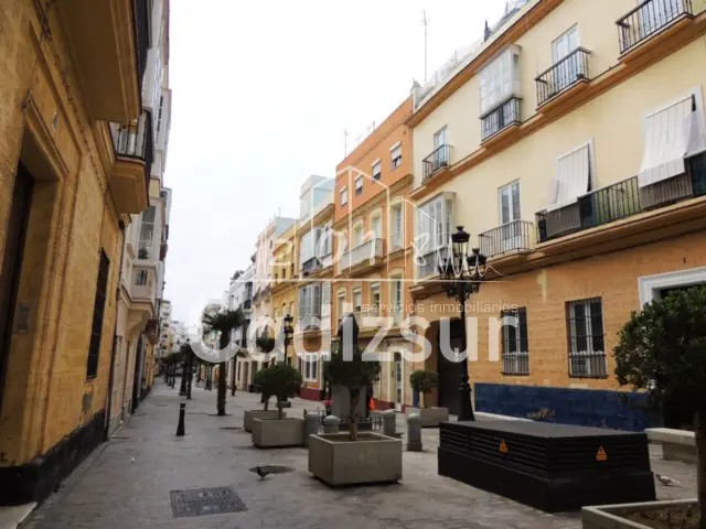 Piso en venta en Calle del Sacramento, cerca de Calle Concepción, El Mentidero-Teatro Falla-Alameda (Cádiz Capital) de 165.000 €