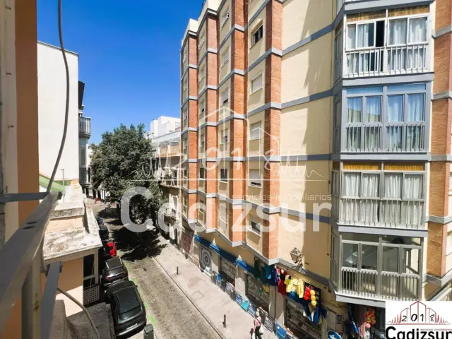 Piso en venta en Calle de la Rosa, La Caleta-La Viña (Cádiz Capital) de 180.000 €