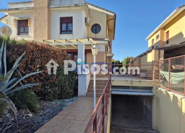 Chalet adosado en venta en Valdepeñas