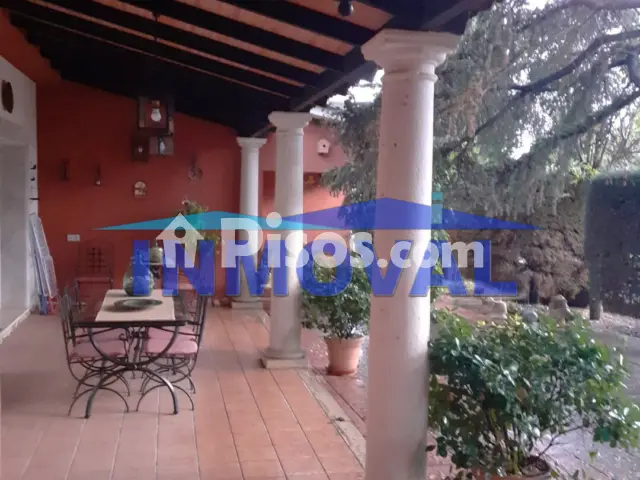 Chalet en venta en Calle Topacio