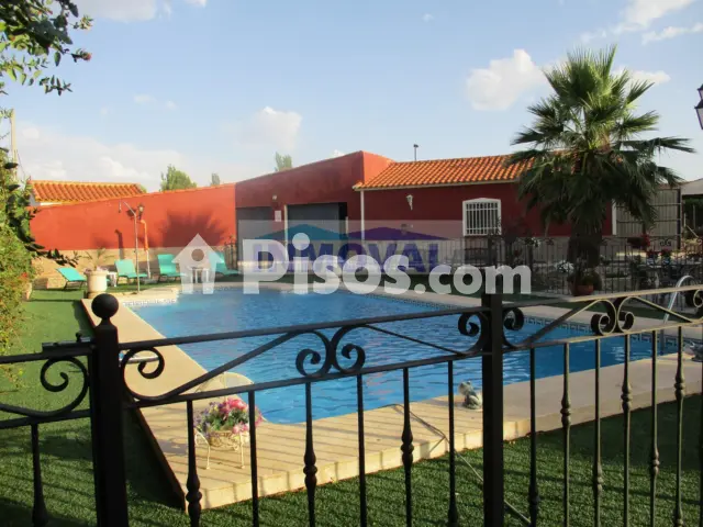 Chalet unifamiliar en venta en Peral