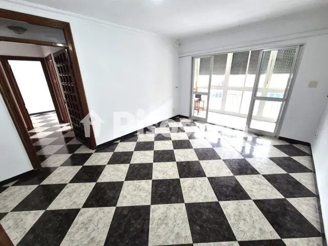 Piso en venta en Avenida Villa de Madrid, cerca de Calle de Burgos, Oeste (Distrito Núcleo Urbano. Vélez-Málaga) de 184.900 €