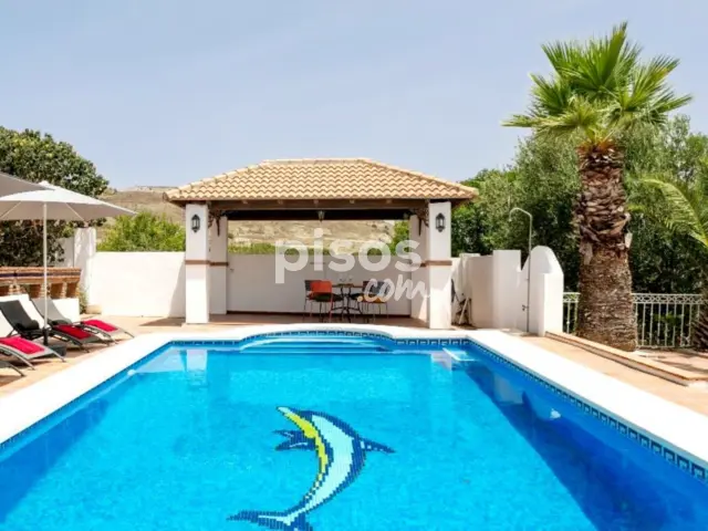 Chalet unifamiliar en alquiler en Centro, Centro (Alhaurín el Grande) de 1.860 €