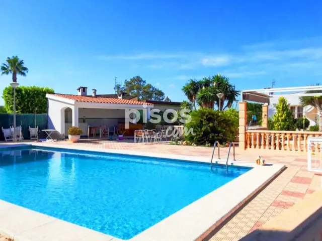 Chalet unifamiliar en alquiler en Centre-Port-Platja Llevant, Centre-Port-Platja Llevant (Santa Pola) de 2.005 €