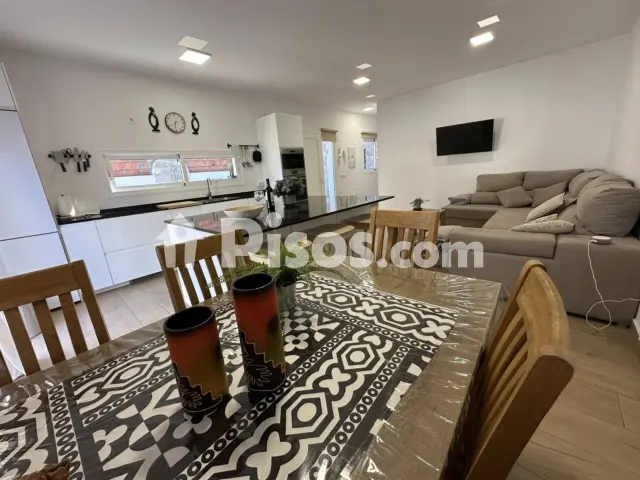 Chalet unifamiliar en venta en Avenida Pescadoras, Gran Tarajal (Tuineje) de 360.000 €