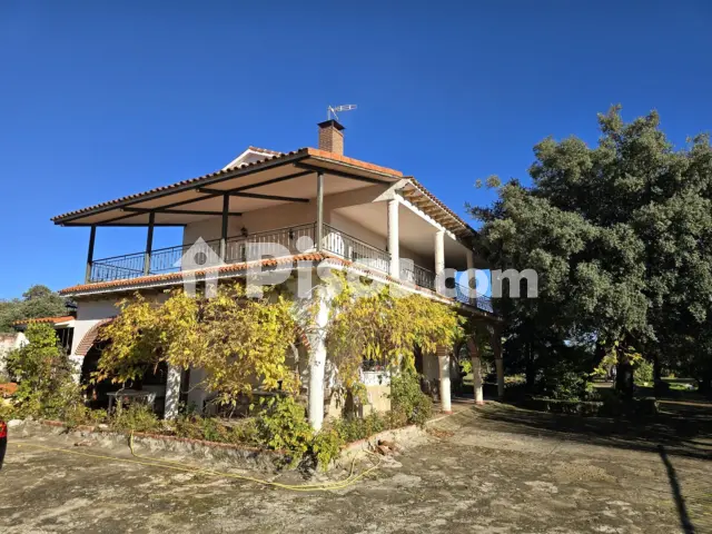 Chalet en venta en Pioz, Pioz de 420.000 €