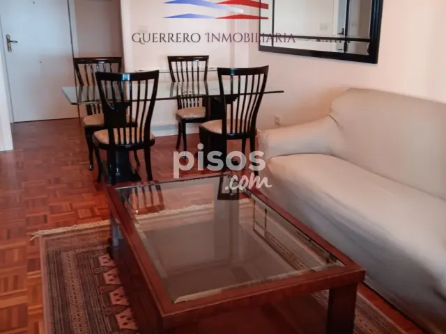 Piso en alquiler en Calle Florentino Cuevilla, Centro (Ourense Capital) de 900 €<span>/mes</span>