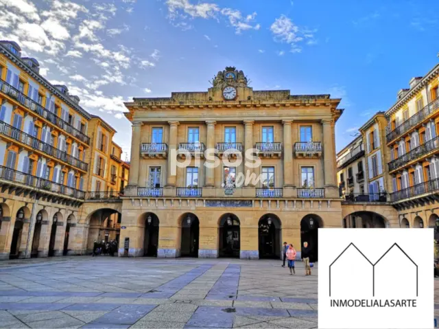 Piso en venta en Plaza de la Constitución, 15, Parte Vieja-Alde Zaharra (San Sebastián - Donostia) de 780.000 €
