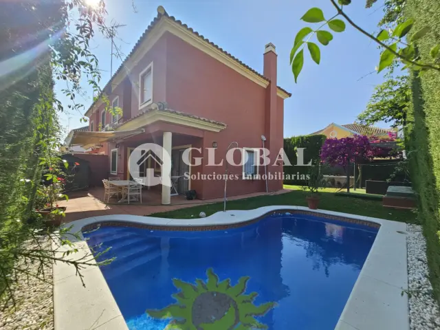 Chalet pareado en alquiler en Umbrete, Umbrete de 1.500 €<span>/mes</span>