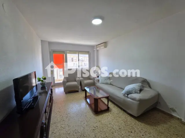 Piso en alquiler en Avenida de Perú, Huerta Rosales-Valdepasillas (Badajoz Capital) de 900 €<span>/mes</span>