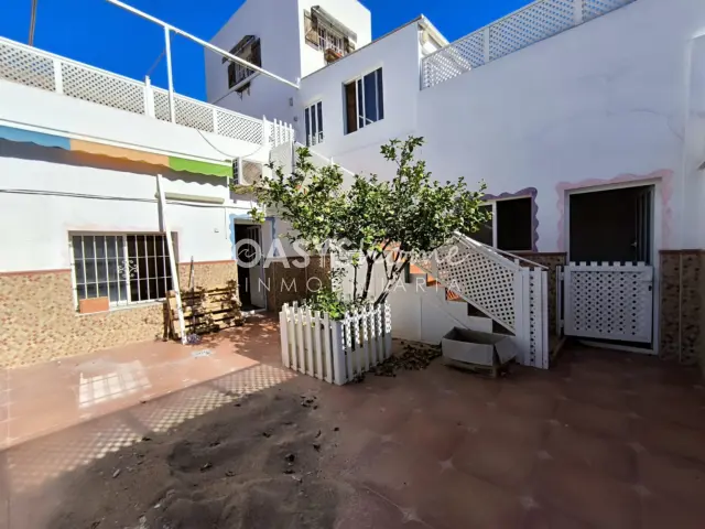 Casa en venta en Calle de la Marina, 18, Los Dolores-Los Gabatos-Hispanoamérica (Distrito Núcleo Urbano. Cartagena) de 159.000 €