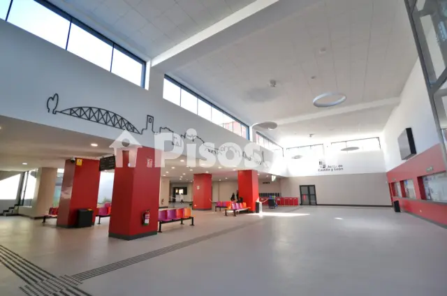 Local comercial en alquiler en Avenida de Simón Nieto, número SN, Centro (Palencia Capital) de 650 €<span>/mes</span>