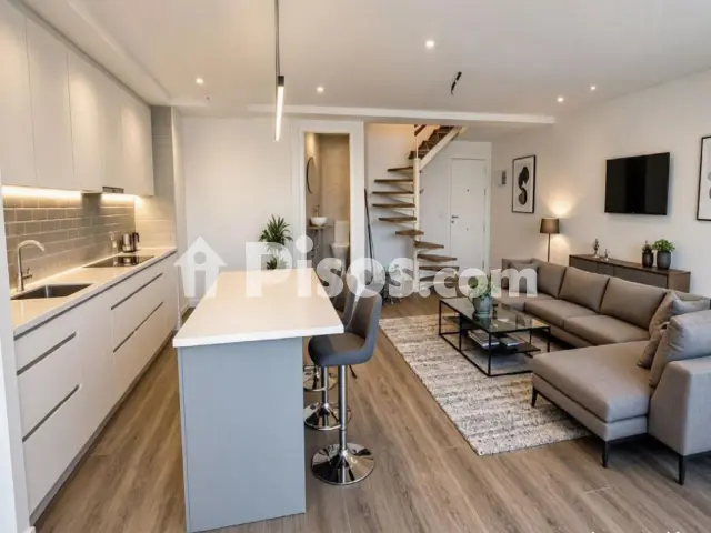 Dúplex en venta en Carrer de la Isla Cabrera, Malilla (Distrito Quatre Carreres. València Capital) de 405.000 €