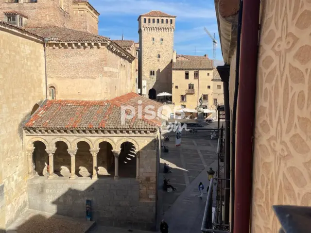 Piso en alquiler en Calle de Juan Bravo, Centro (Segovia Capital) de 900 €<span>/mes</span>