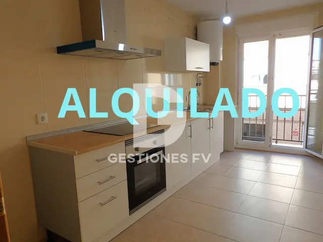 Piso en alquiler en Avenida de San Crispín, Fuensalida de 750 €<span>/mes</span>