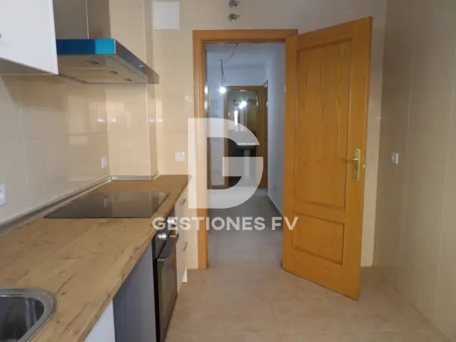 Piso en alquiler en Calle Avd San Crispin, Número 0, Fuensalida de 700 €<span>/mes</span>