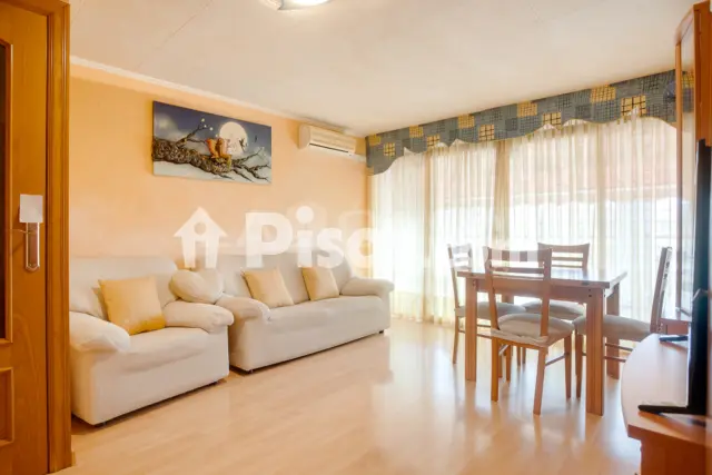 Piso en venta en Avinguda d'Europa, cerca de Avinguda d' Amèrica, Bellvitge (L'Hospitalet de Llobregat) de 259.900 €