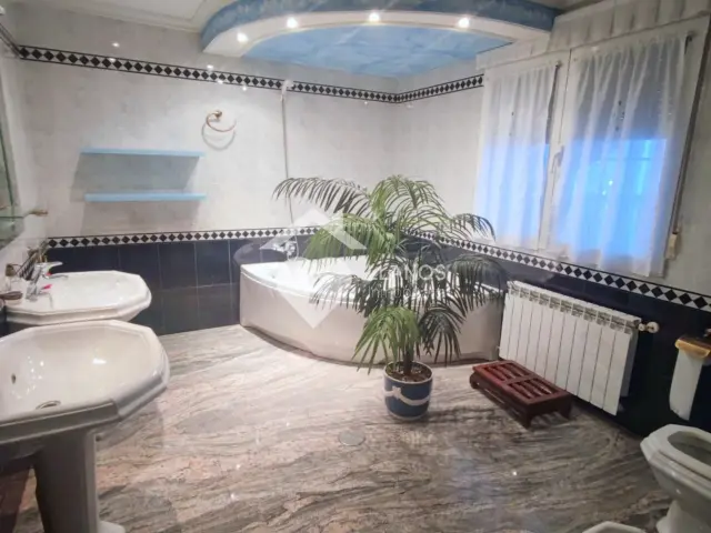 Casa adosada en venta en La Roda, La Roda de 230.000 €