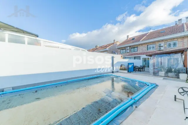 Chalet adosado en venta en Avenida de Valdelacea, cerca de Calle del Río Guadarrama, Castañeras (Arroyomolinos) de 534.900 €