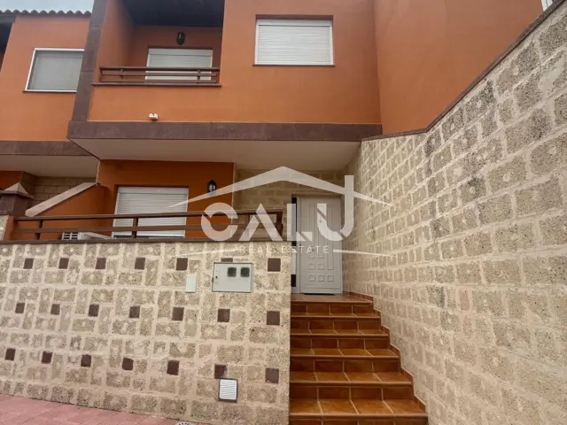Chalet adosado en venta en Carretera de los Abrigos, 49, San Miguel de Abona de 380.000 €