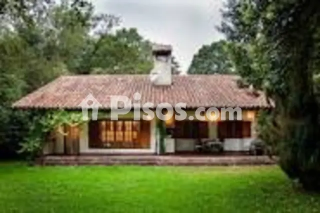 Chalet unifamiliar en venta en Calle de Goya, El Casar de 295.000 €