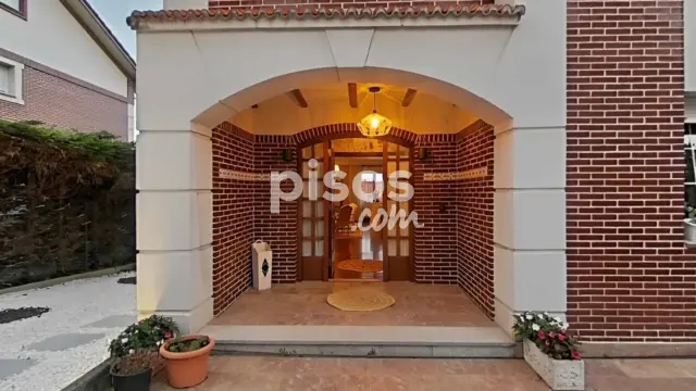 Chalet pareado en venta en Calle Aureliano Linares Rivas, Centro (Castro Urdiales) de 650.000 €