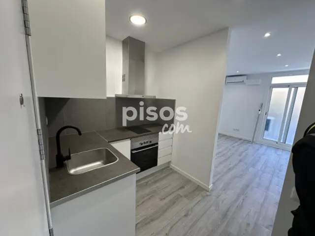 Piso en venta en Rambla del Raval, El Raval (Distrito Ciutat Vella. Barcelona Capital) de 167.000 €