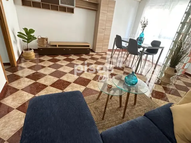 Casa adosada en alquiler en Carrer de Hilarión Eslava, cerca de Carrer Conrado del Campo, Sector V-El Canal (Distrito Núcleo Urbano. Elx - Elche) de 950 €<span>/mes</span>