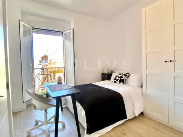 Habitación en alquiler en Calle de la Redondilla, Palacio (Distrito Centro. Madrid Capital) de 1.225 €<span>/mes</span>
