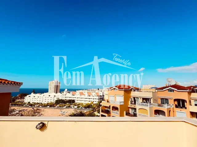 Dúplex en venta en Avenida Juan Carlos Primero, Número 52, Los Cristianos (Arona) de 549.950 €