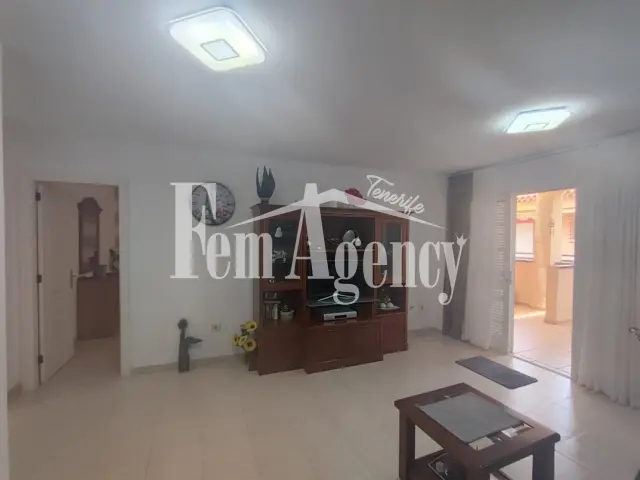 Piso en venta en Calle Rodeo, Los Cristianos (Arona) de 249.950 €